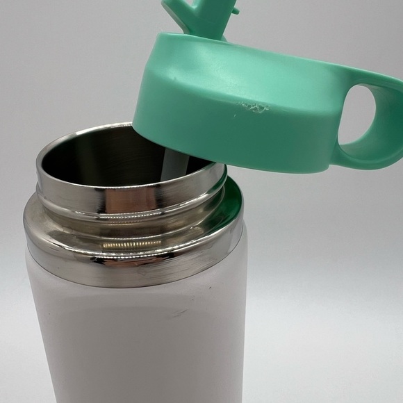 HYDRO FLASK  WHITE AND SEAFOAM GREEN 20 OUNCE INSULATED WATER BOTTLE - Picture 8 of 14